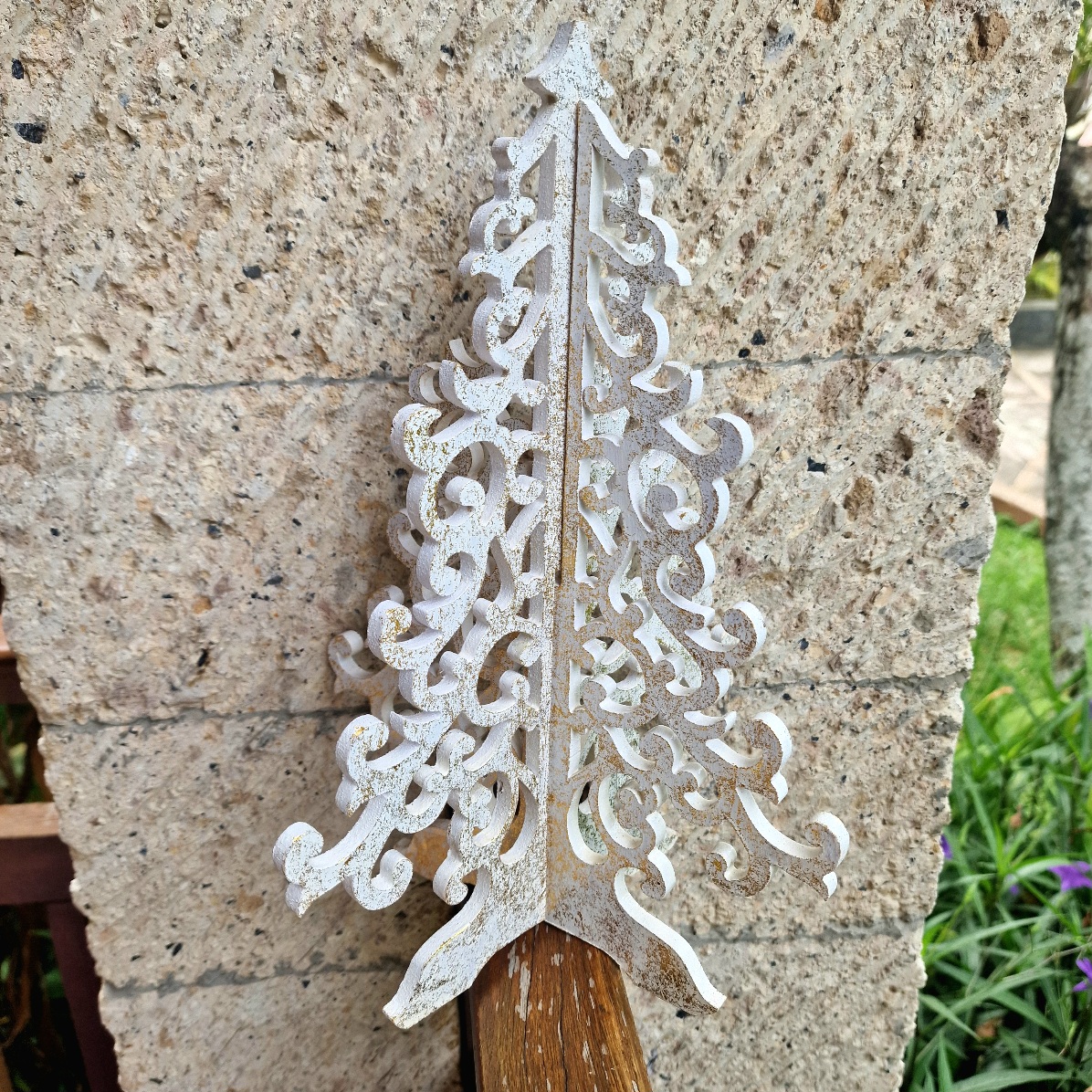 Edler Weihnachtsbaum zum Stecken, Holz weißgold, handgemacht, 29,5 cm