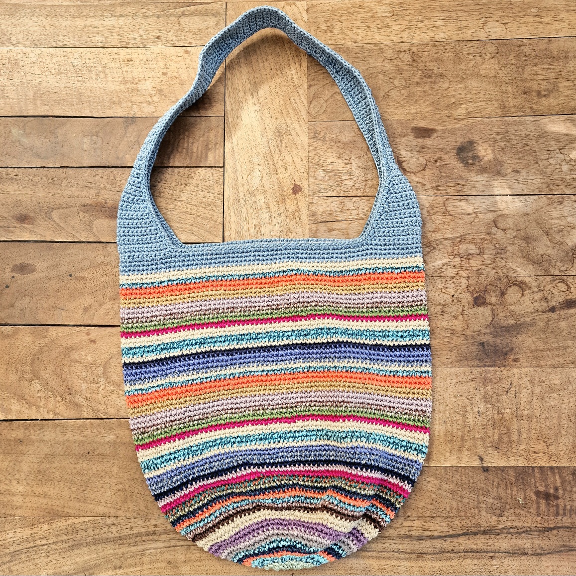 gestreifte Häkeltasche