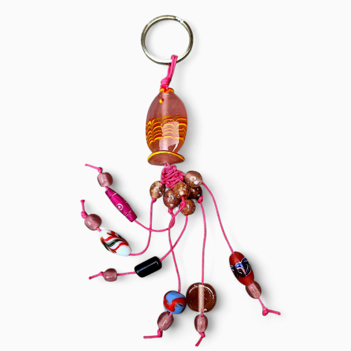  Boho-Schlüsselanhänger rosa  mit Glasfisch und Perlenstring 17 cm