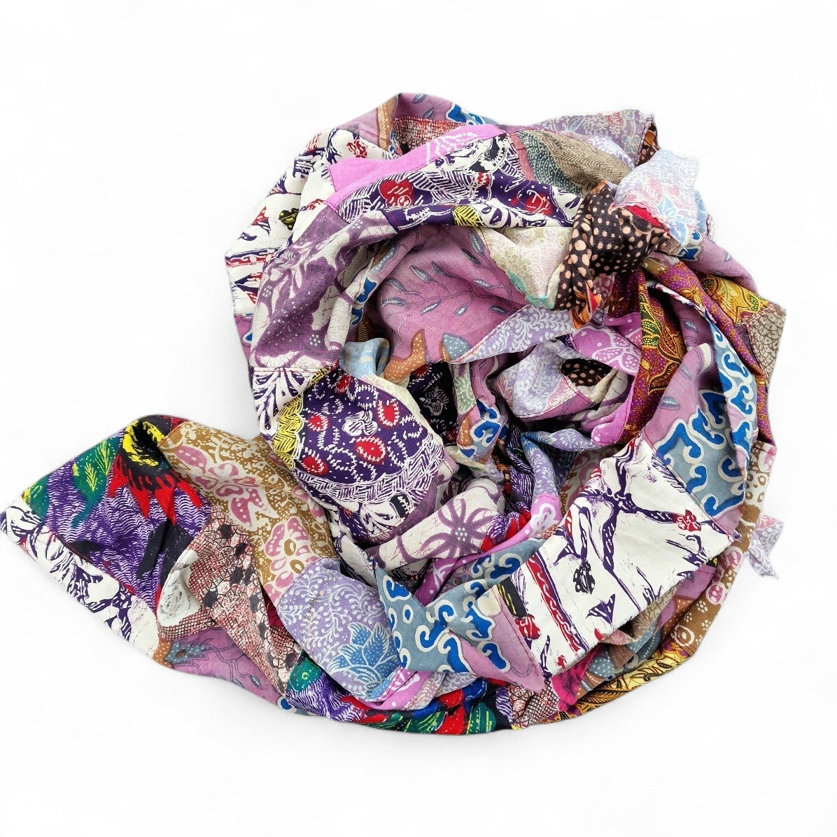 Boho Sarong lila-pastell, Stoffreste aus recycelten Bali-Sarongs im Patchworkstyle, Unikat, 125x250 cm