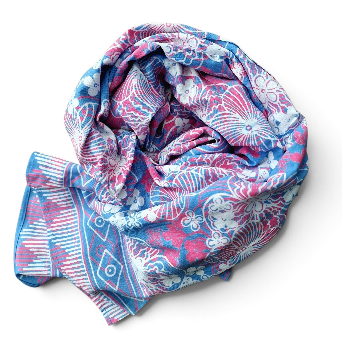 Bali Sarong hellblau mit weißen und pinken Blüten, Viskose