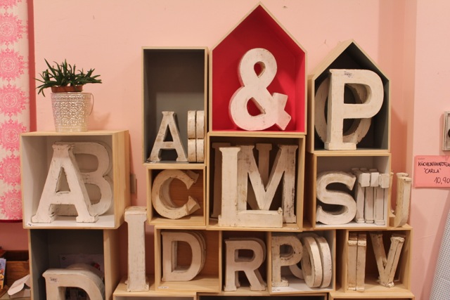 Buchstaben-in-HaeuschenFRikWXTVbmVfW Detailansicht