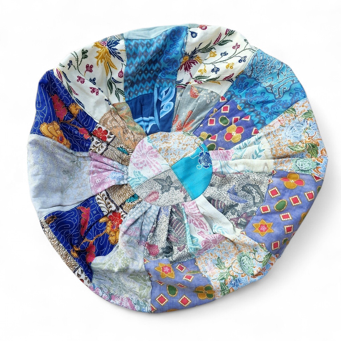  Boden-Kissenbezug, rund, Türkis Töne Patchworkstyle aus gebrauchten Sarongs, 70 cm, Unikat!