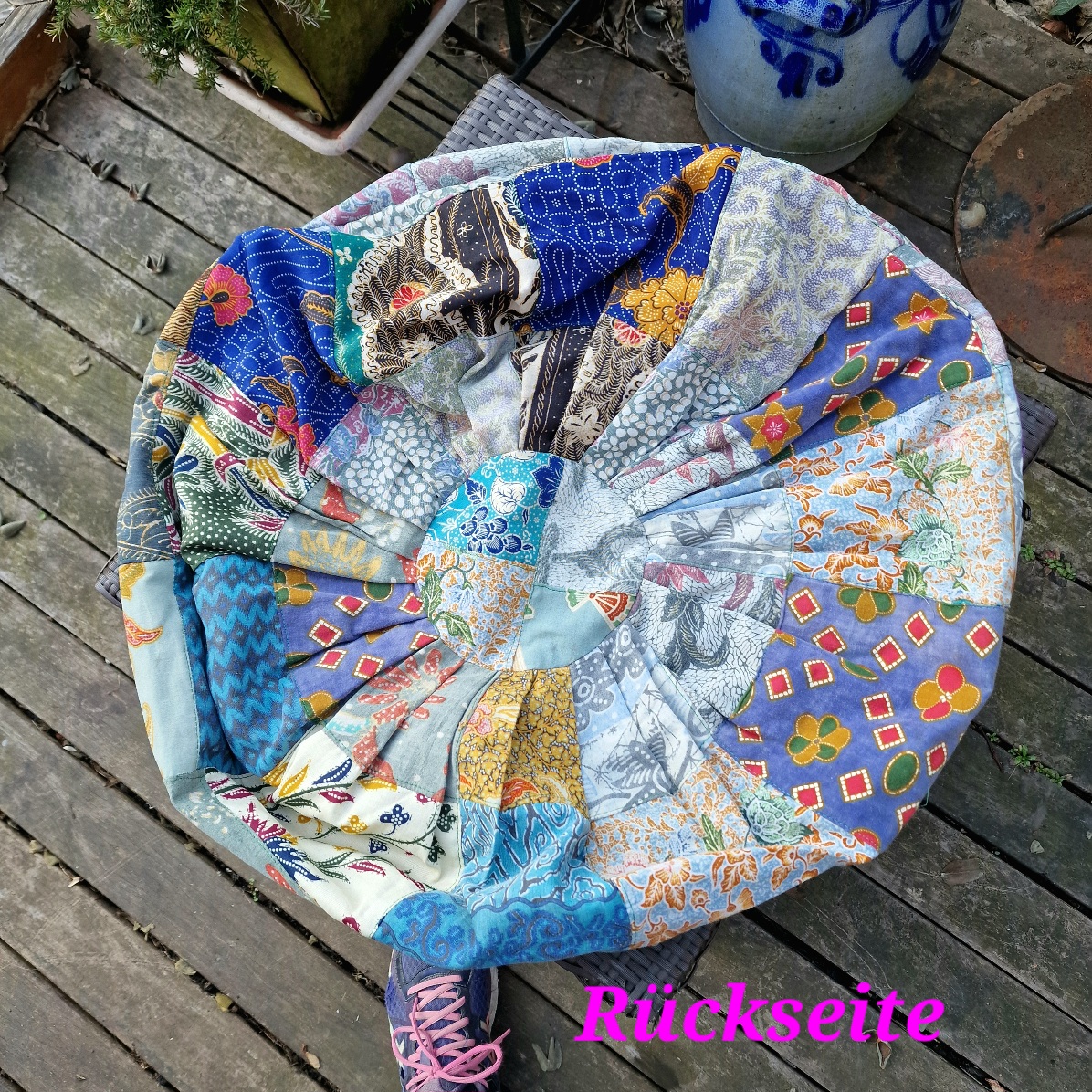 Runder Patchwork-Kissenbezug tükis, Recycleprodukt, UNIKAT, aus recycelten Sarongs