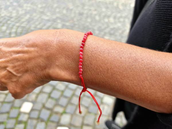 Feines Armband, Perlchen aus Achat, rot